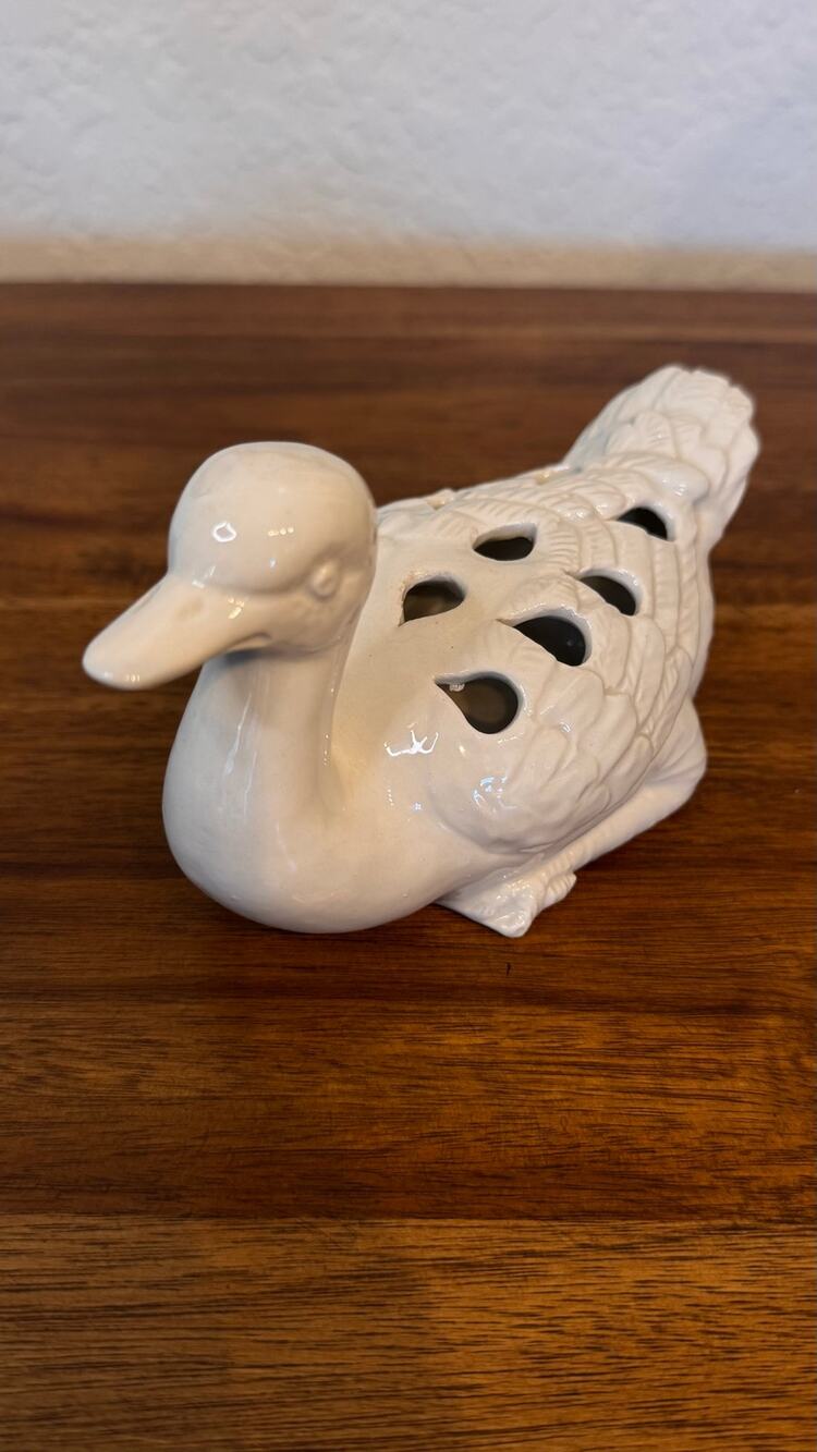 Vintage Mottahedeh Italian Creamware Duck Flower Frog Vase